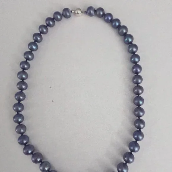 Strand of Black Pearls - Picture 2 of 3